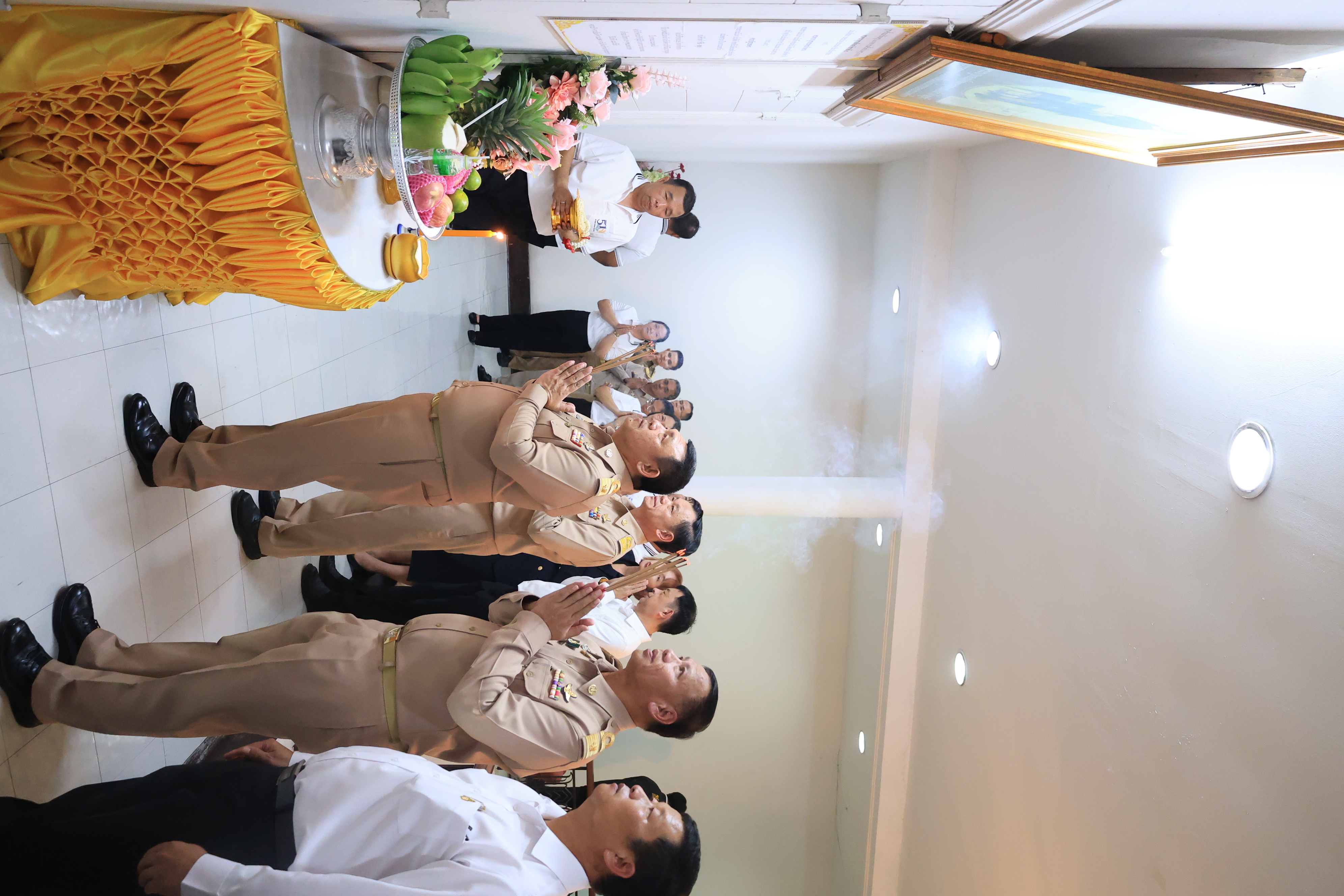 title - เลขาธิการ ส.ป.ก. และผู้เกษียณอายุราชการ สักการะสิ่งศักดิ์สิทธิ์ประจำ กระทรวงเกษตรและสหกรณ์ และ สำนักงานการปฏิรูปที่ดินเพื่อเกษตรกรรม เนื่องในโอกาสเกษียณอายุราชการ